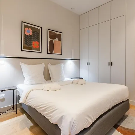 Charming - Air-conditioned And Terrace Apartment